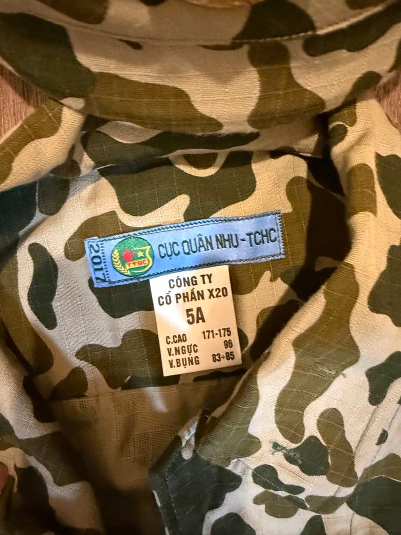 ベトナム人民軍 特工隊 ダッコン 迷彩服上下ヘルメットセット L