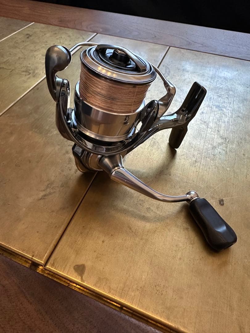 イグジスト極上美品ダイワ 22 EXIST LT2500S‑H スピニングリール