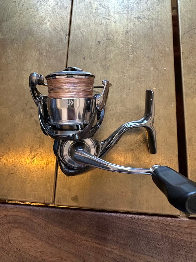 イグジスト極上美品ダイワ 22 EXIST LT2500S‑H スピニングリール