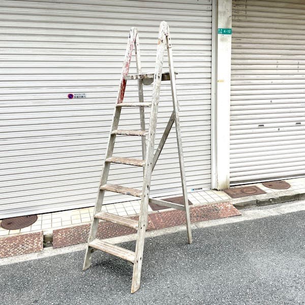シャビィな梯子　ハシゴ　ラック　インテリア　什器　ビンテージ　脚立　おしゃれ