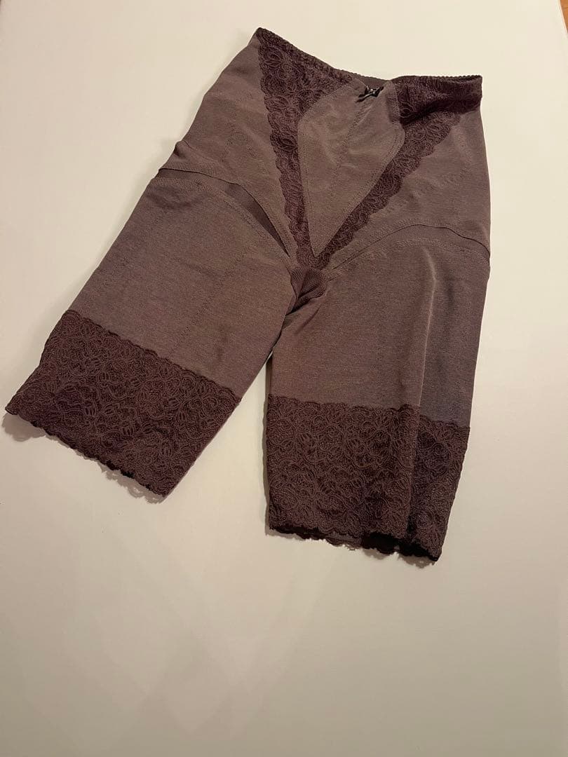 新品ダイアナ(ボディスーツ・コルセット・ガードル・ブラジャー・ショーツ)セット