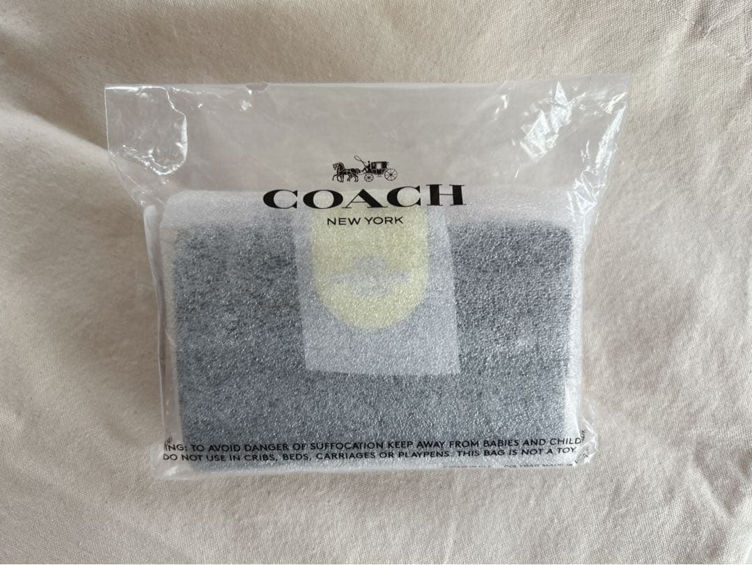 みんみん☆値下げ交渉はコメントへ‼️ コーチジャパン購入新品ジップウォレット