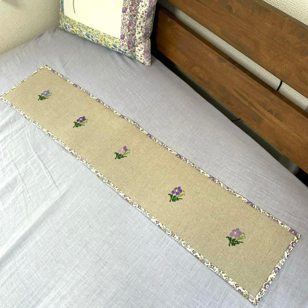 ◆専用ページ　すみれ刺繍タペストリーと がま口3点