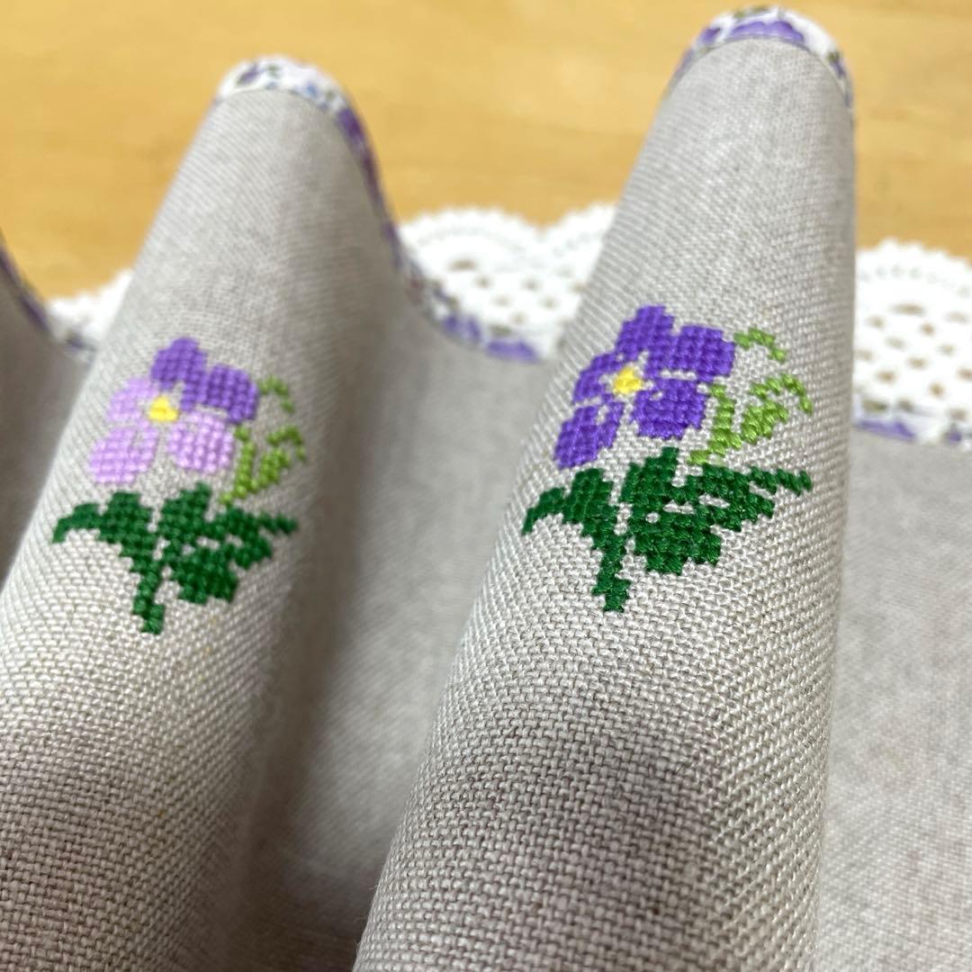 ◆専用ページ　すみれ刺繍タペストリーと がま口3点