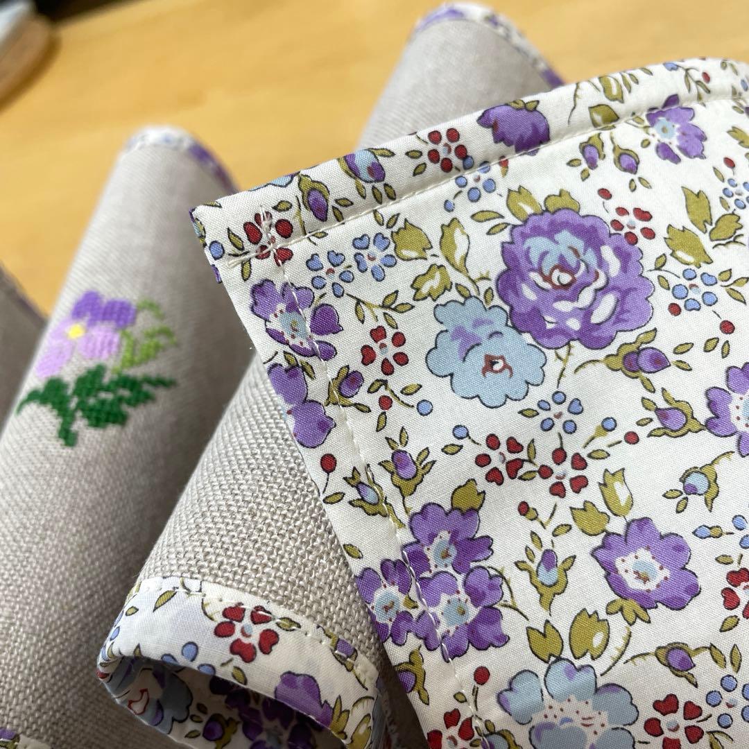 ◆専用ページ　すみれ刺繍タペストリーと がま口3点