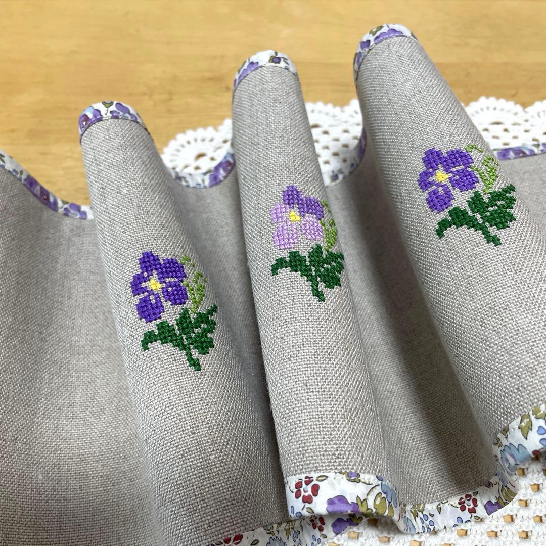 ◆専用ページ　すみれ刺繍タペストリーと がま口3点
