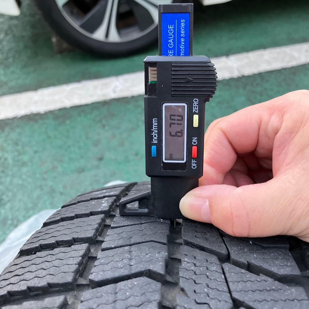 スタッドレスタイヤ　205/55 16インチ