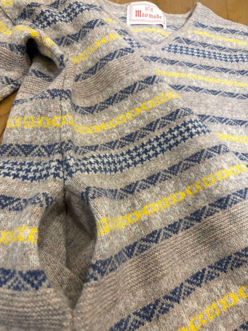 マオメイドMaomade Vネックニット