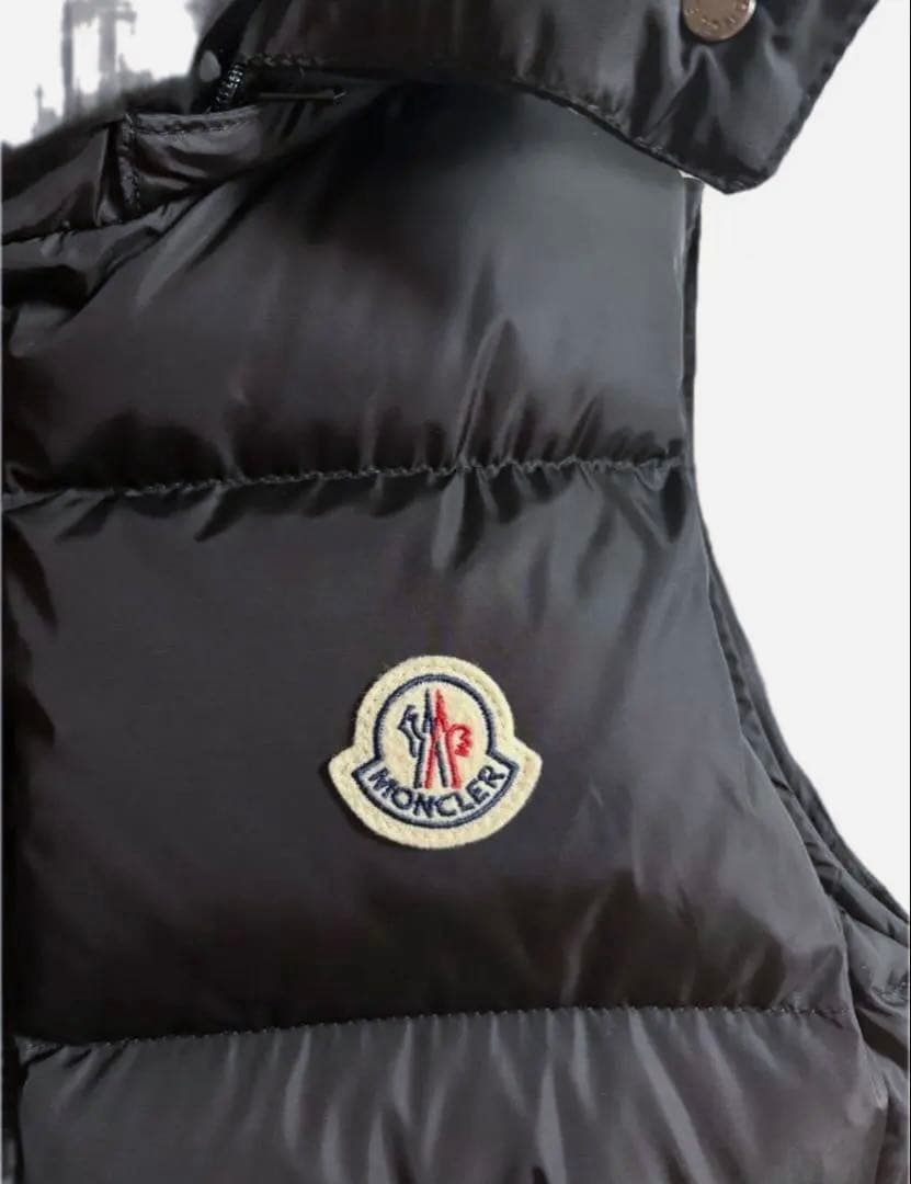 新品 未使用級 モンクレール サイズ1 ファー 黒 MONCLER ダウンベスト