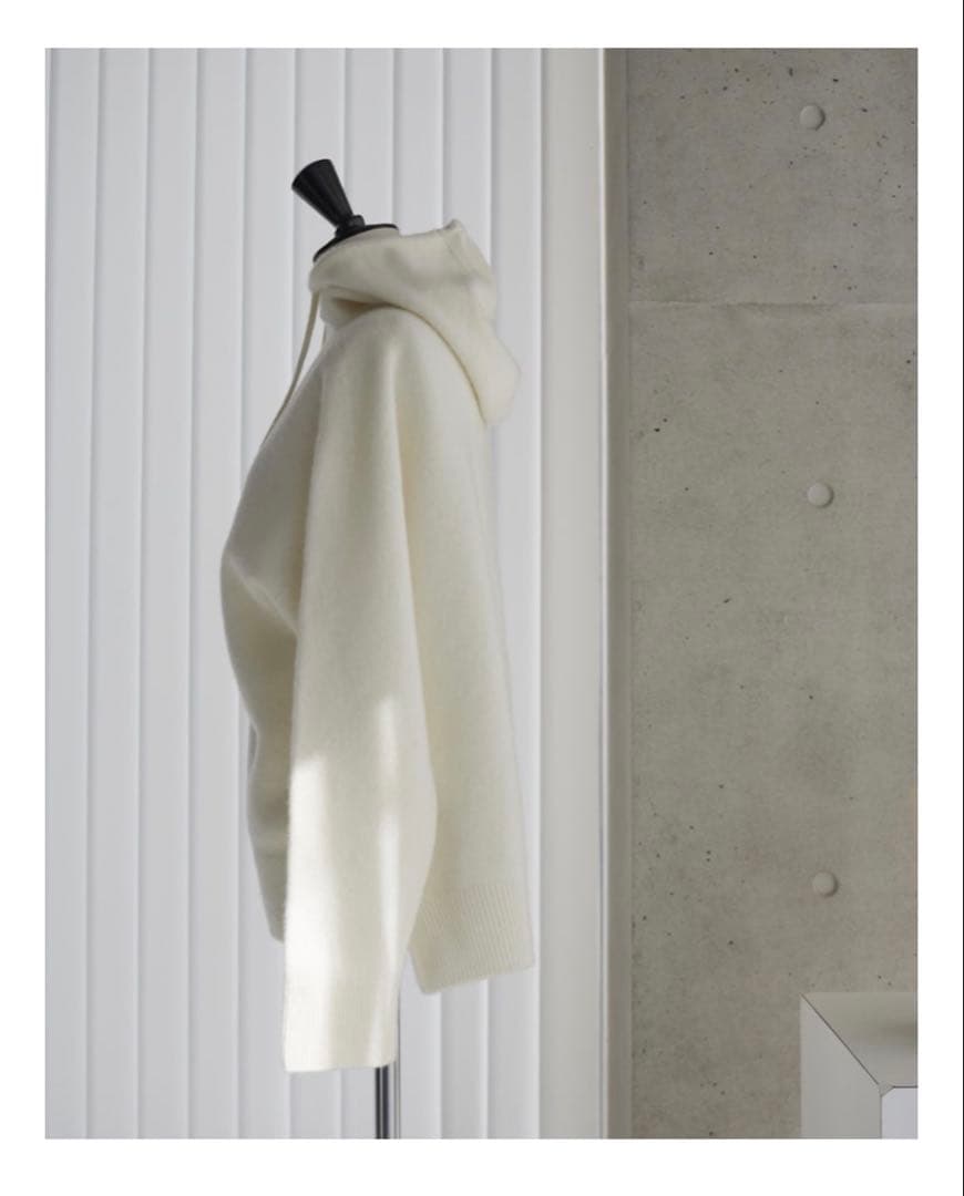 Maison de R メゾンドアール　アイボリー ニットフーディ