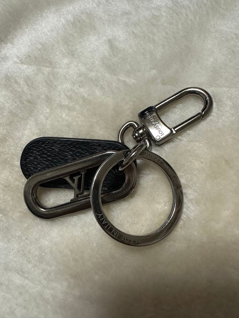 LOUIS VUITTON キーホルダー・LV シグネチャー チェーン