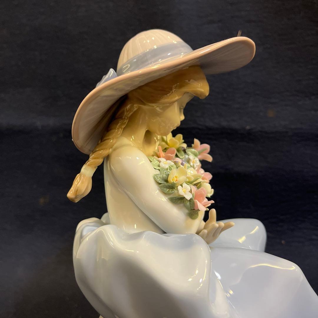 リヤドロ　花の香りに包まれて　フィギュリン　陶器　置物　人形　インテリア