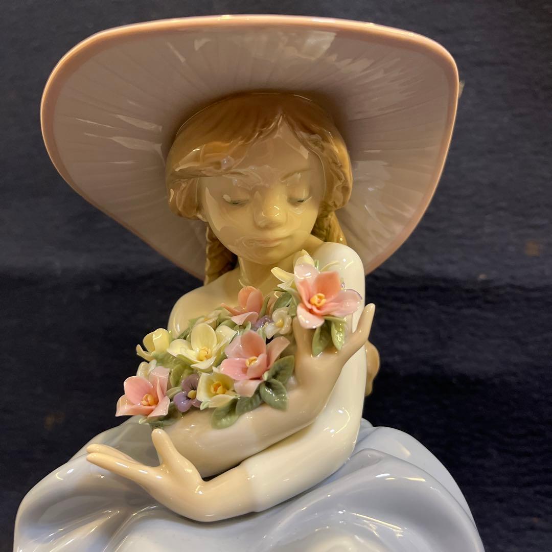 リヤドロ　花の香りに包まれて　フィギュリン　陶器　置物　人形　インテリア