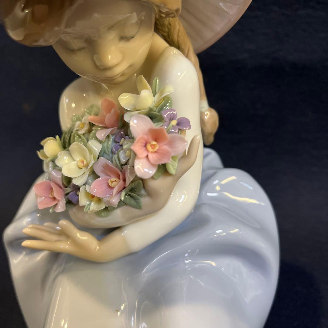 リヤドロ　花の香りに包まれて　フィギュリン　陶器　置物　人形　インテリア