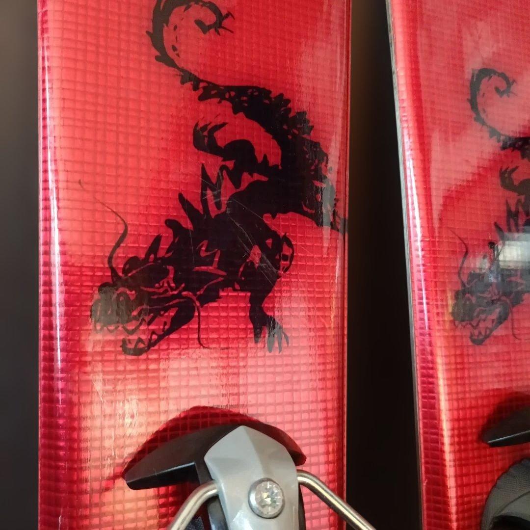 SBTEN スキー板 赤/黒 ドラゴンデザイン