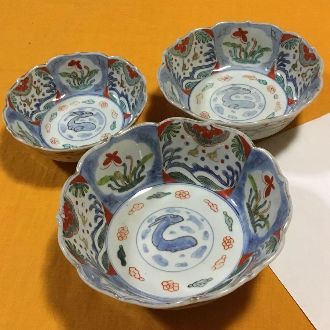 入れ子の色絵の鉢