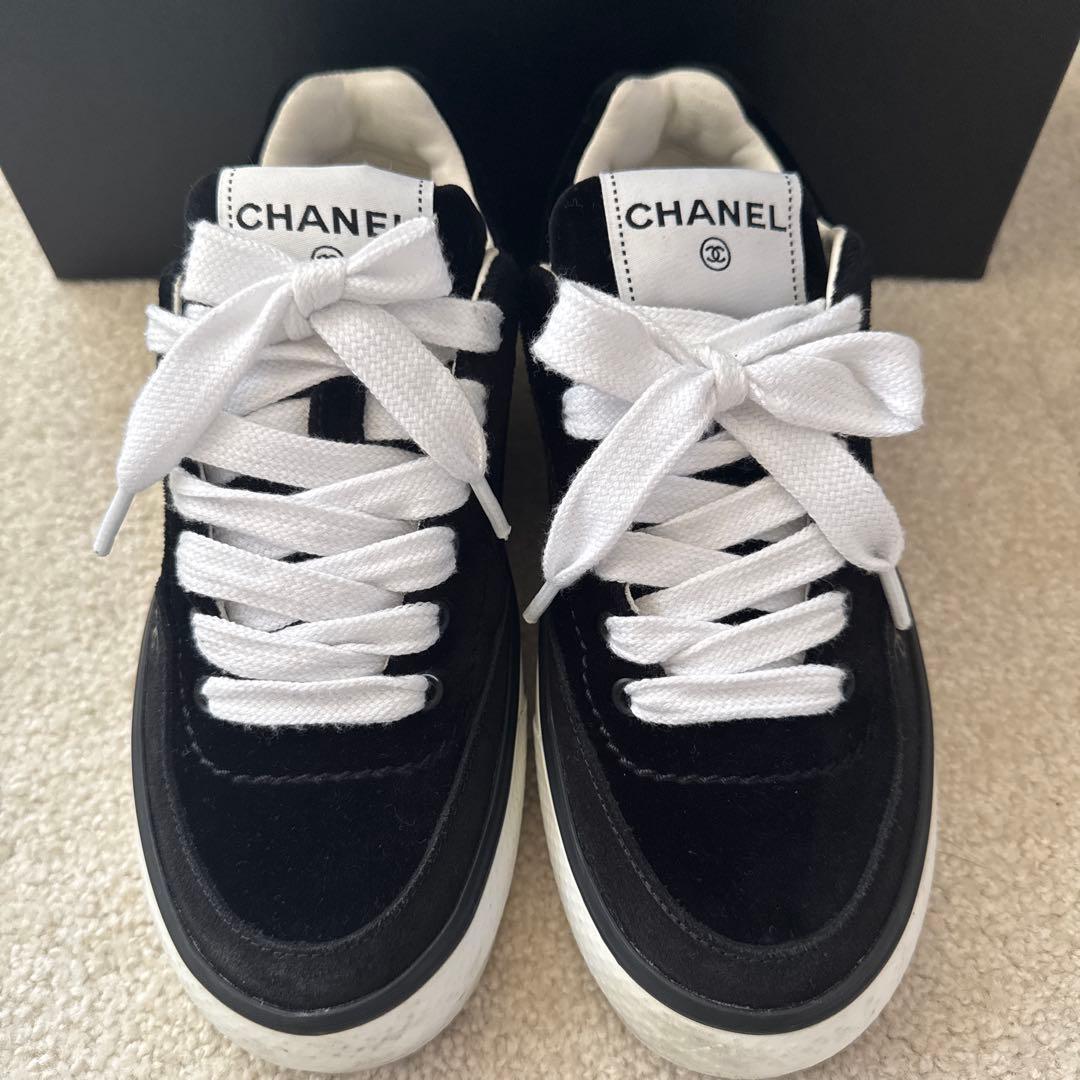 CARAMEL！シャネル　スニーカー　スエード　ロゴ　35サイズ