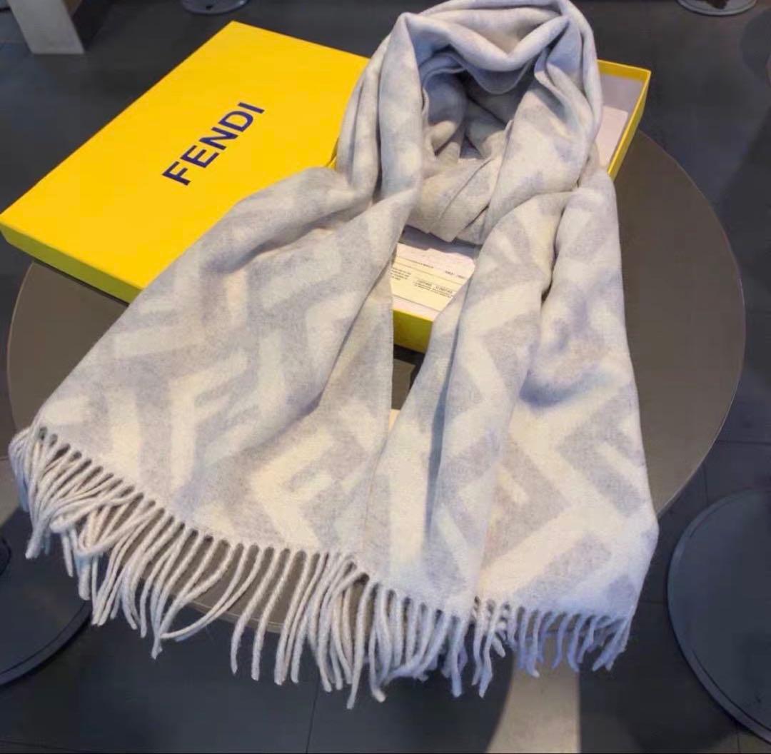 FENDI ズッカ柄 マフラー グレー系 フリンジ付き