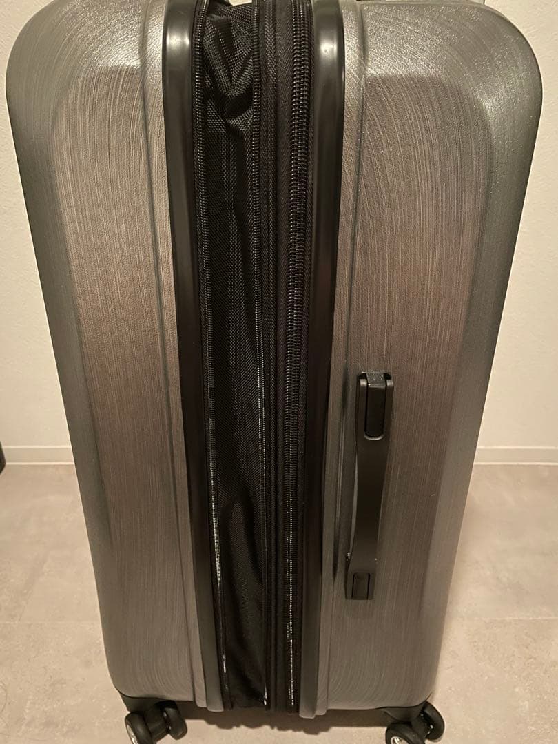 【未使用】Samsonite キャリーケース スーツケース　シルバー