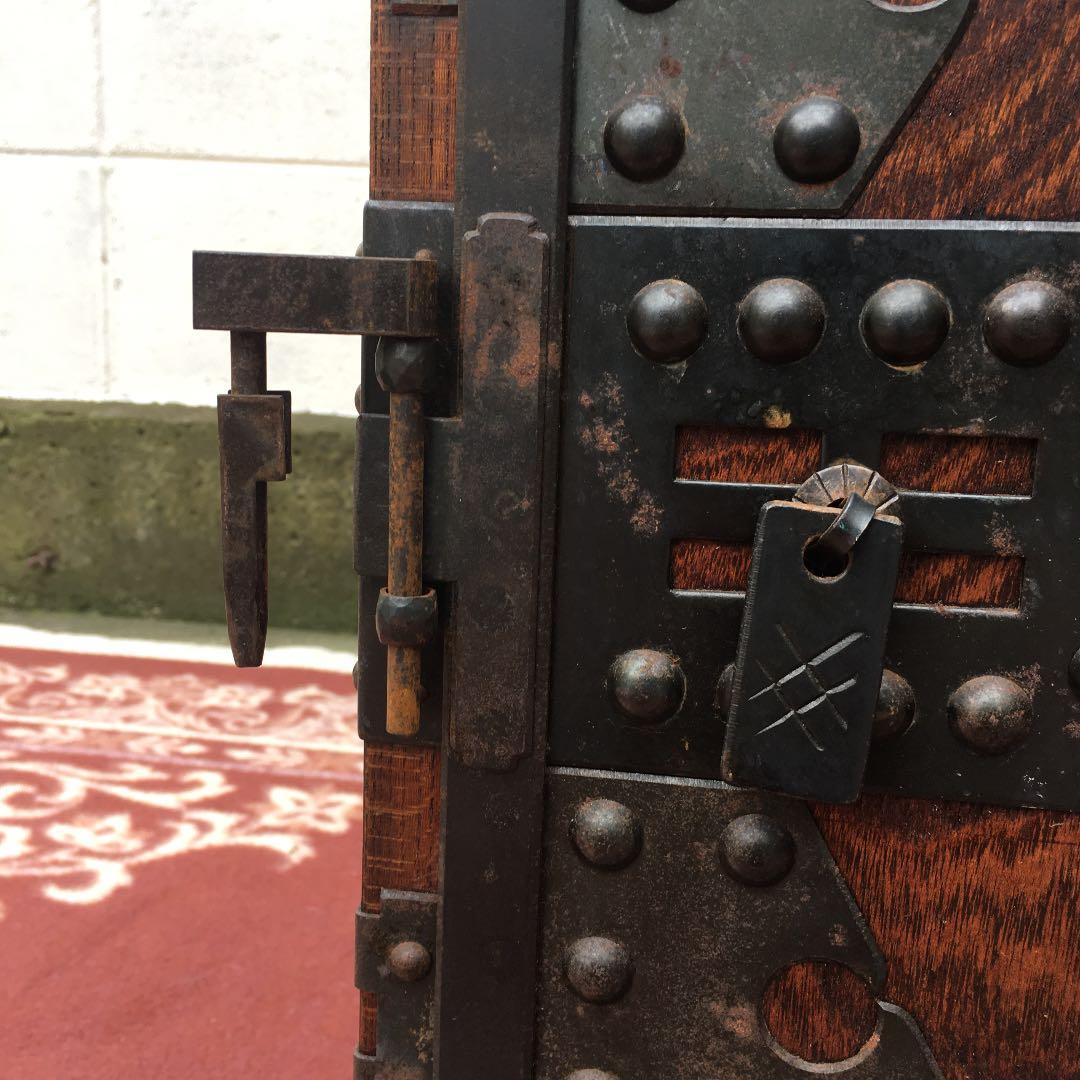 逸品 欅材 ■ 重厚な鉄金具 飾り台