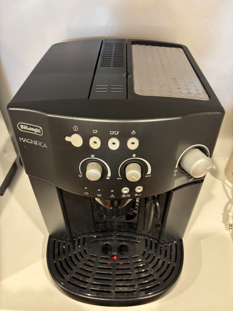 DeLonghi MAGNIFICA エスプレッソマシン ESAM1000SJ