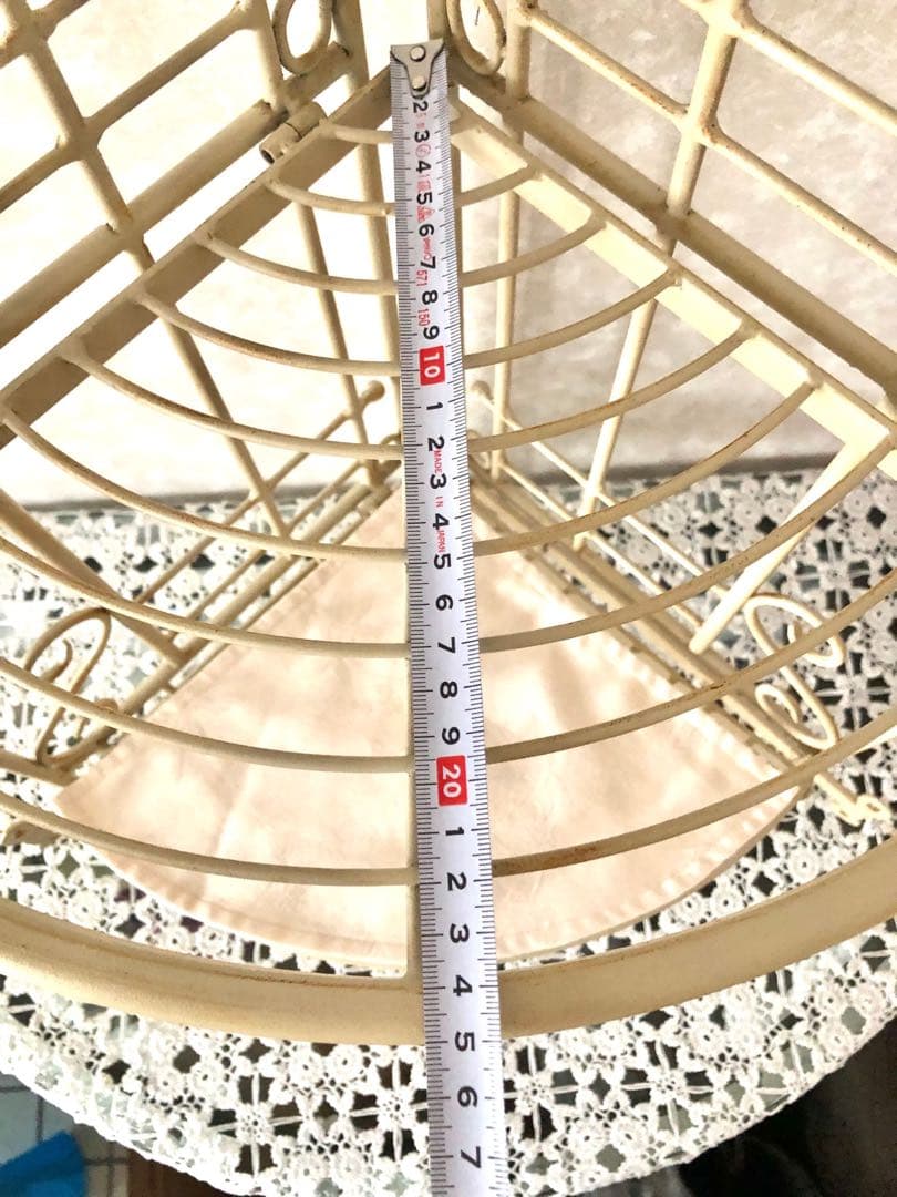 アンティーク風コーナーシェルフ　敷物付き