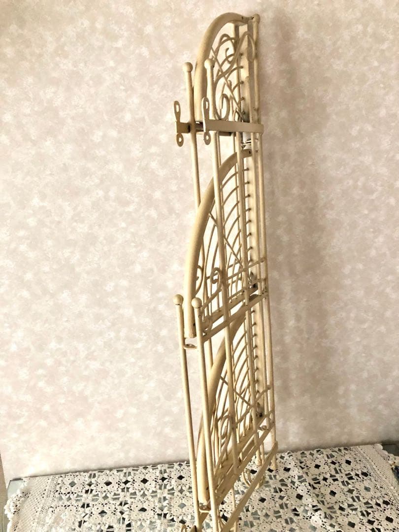 アンティーク風コーナーシェルフ　敷物付き