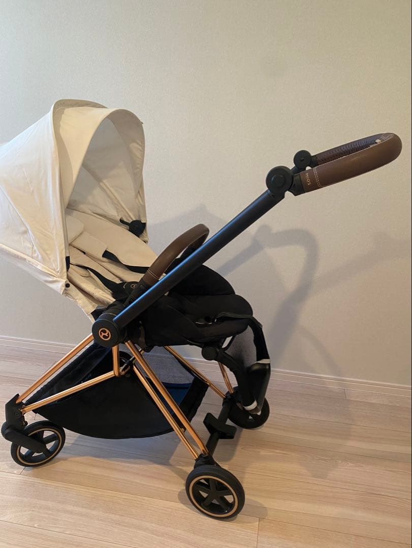 サイベックスミオス　ホワイトシートカバー ローズゴールドフレーム ベビーカー