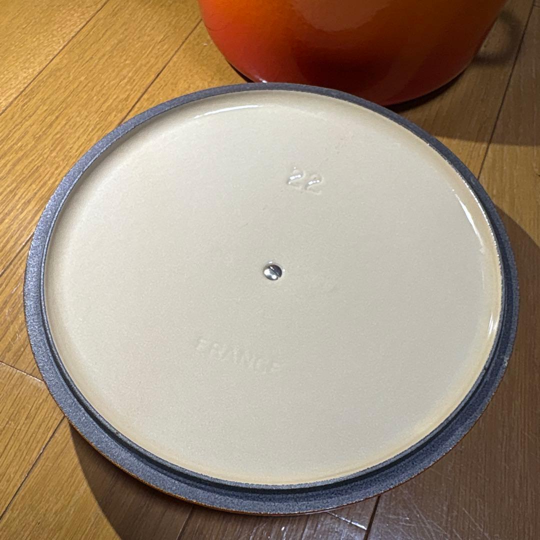 ほぼ新品 ル・クルーゼ ココット 22cm オレンジ 美品