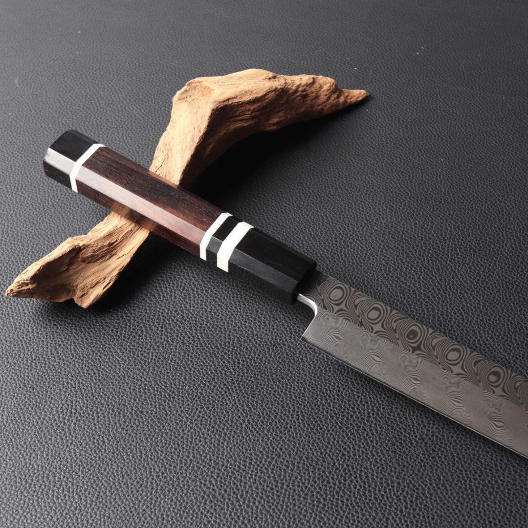 10082ダマスカス 先丸包丁 尺 海流紋 105層 黒檀黒水牛角白三本巻八角柄