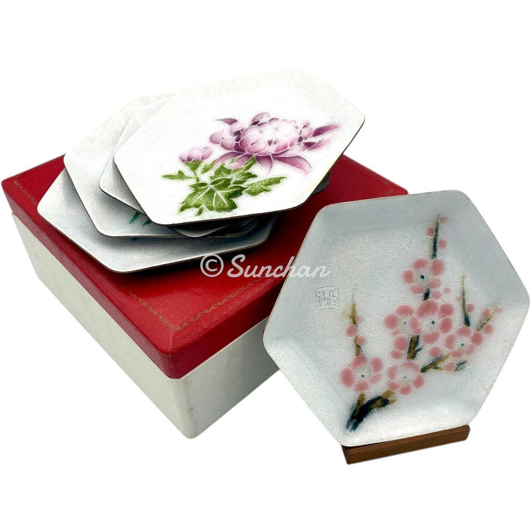 【未使用品】 尚美堂 七宝焼 六角皿五枚セット 専用箱 専用台付 松竹梅 銘々皿
