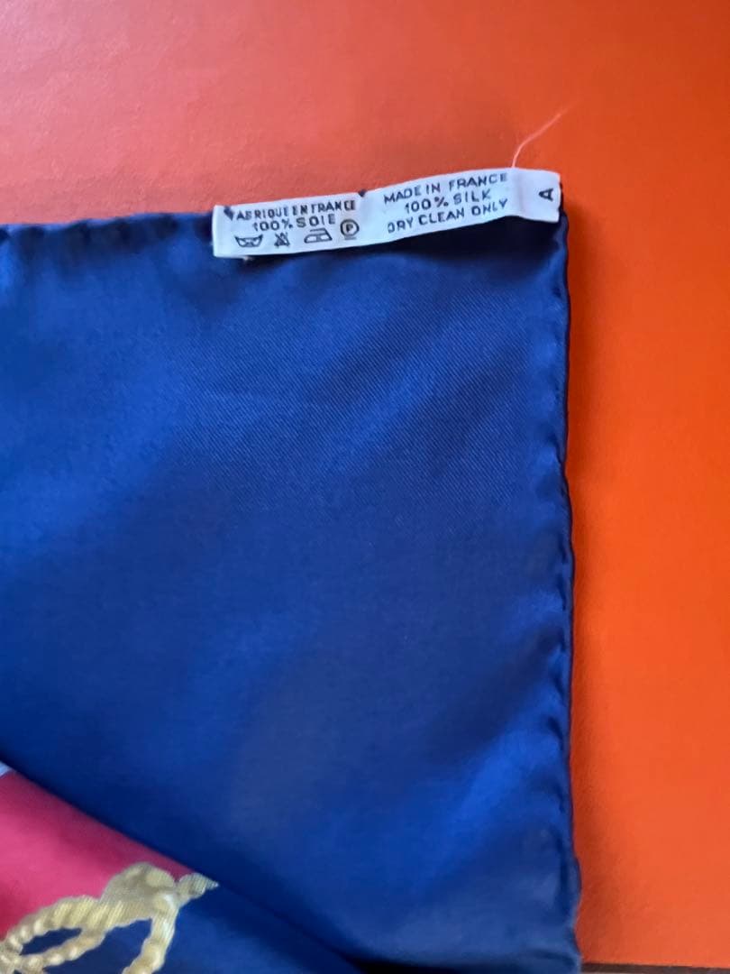 HERMÈS シルクスカーフ