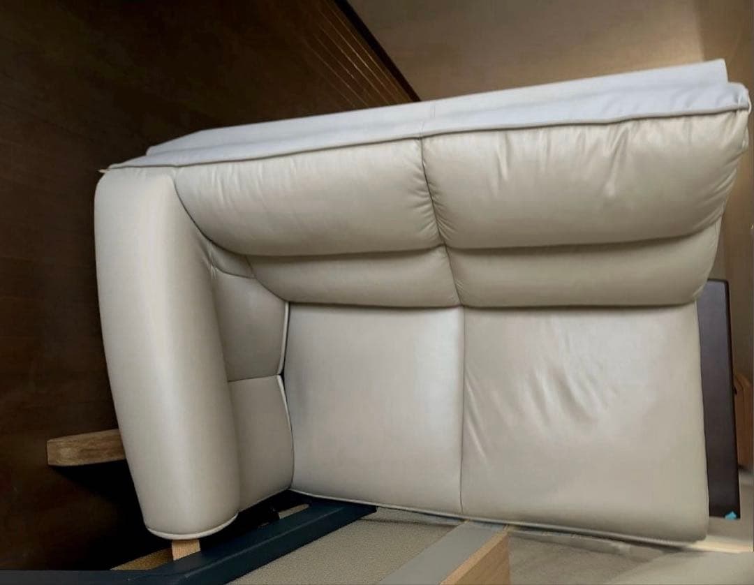 クリーム色 ロングソファ クッション付き