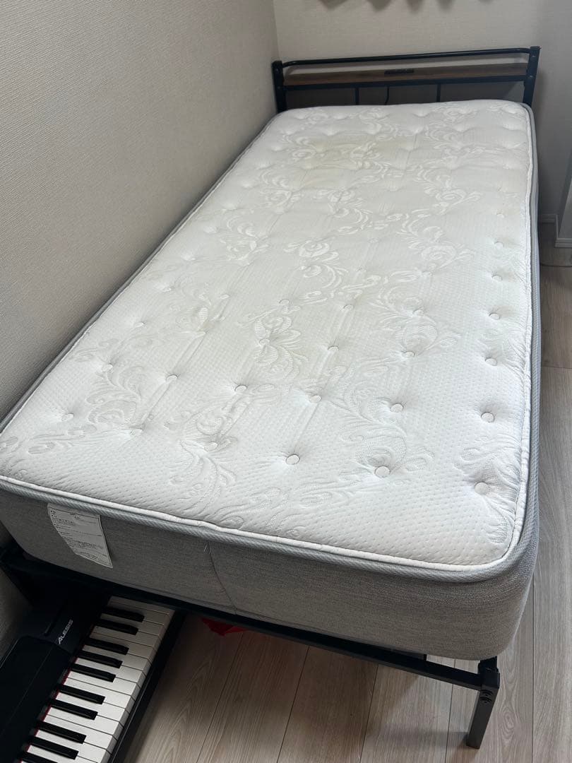 送料込み　シングルベッド➕フレームセット