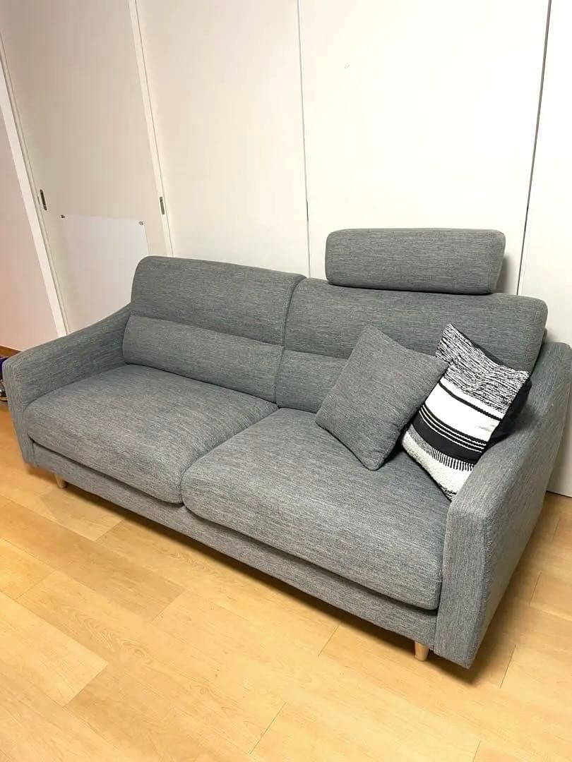 ニトリ３人掛けソファ ヘッドレスト付　送料込み