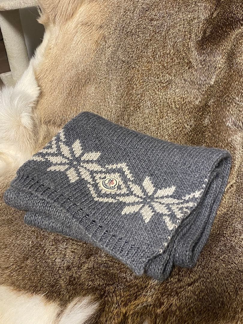 モンクレール　グレー 雪の結晶模様 マフラー　正規品