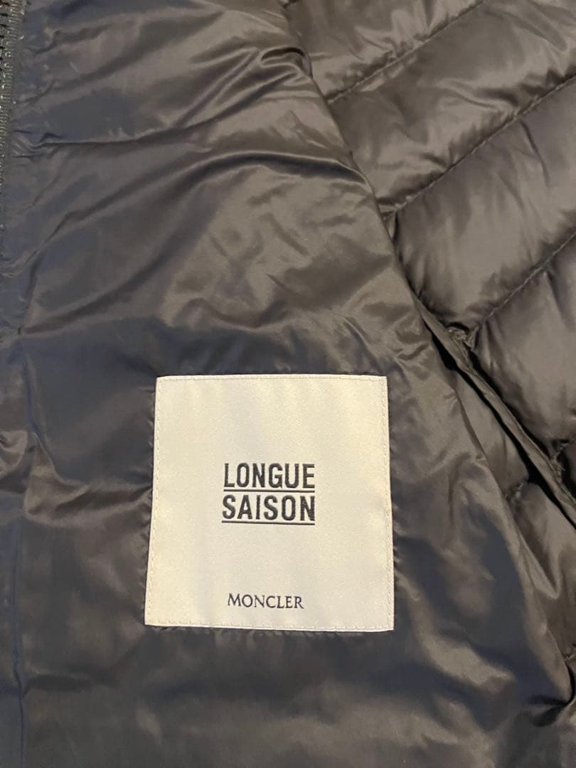 Moncler モンクレール　フードが可愛いジップアップダウンベスト