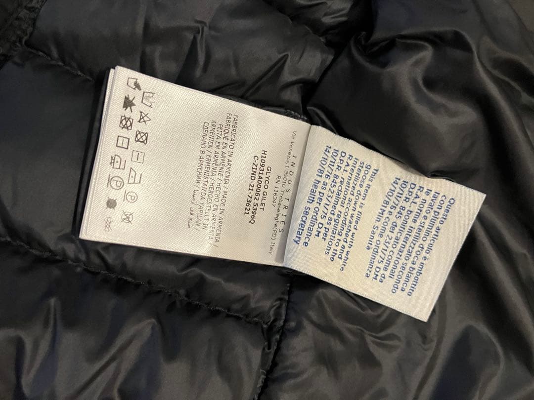 Moncler モンクレール　フードが可愛いジップアップダウンベスト