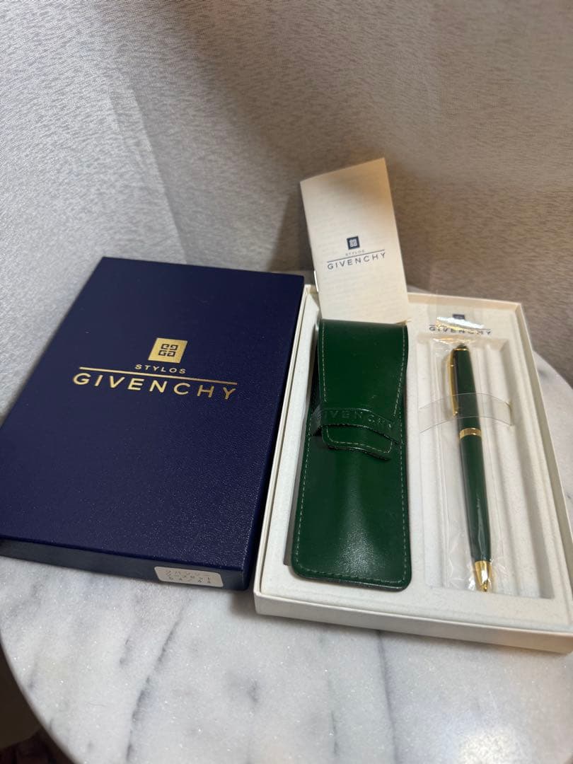 Givenchy 記念ギフトセット　赤＆緑　未使用保存品