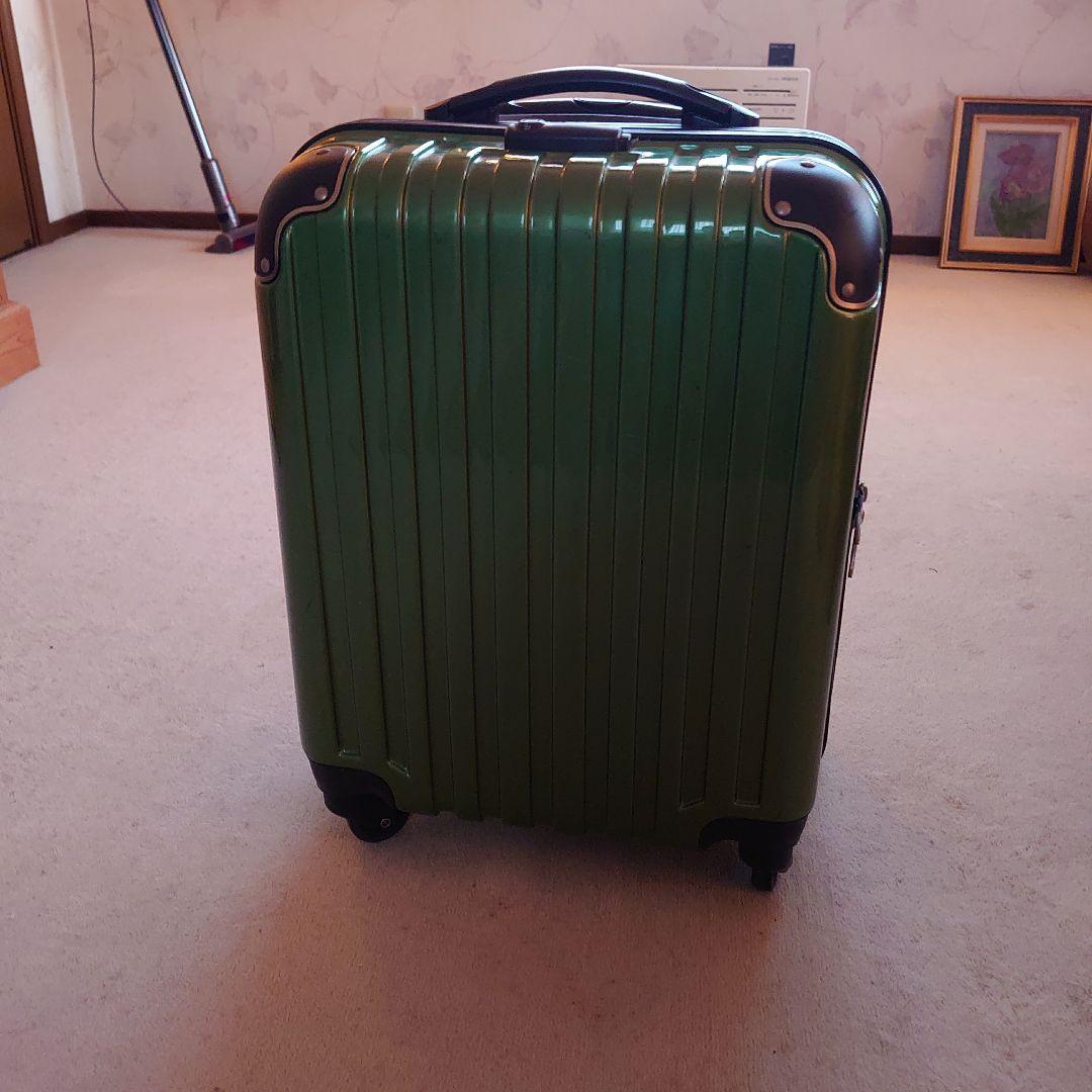 緑色ハードシェルキャリーケース