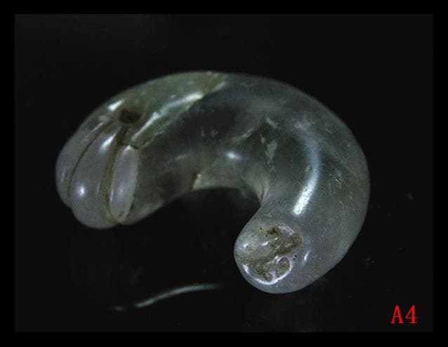 古墳期★表面風化★虹入り★特有な結晶が見られ★上古水晶製★特大丁字頭勾玉