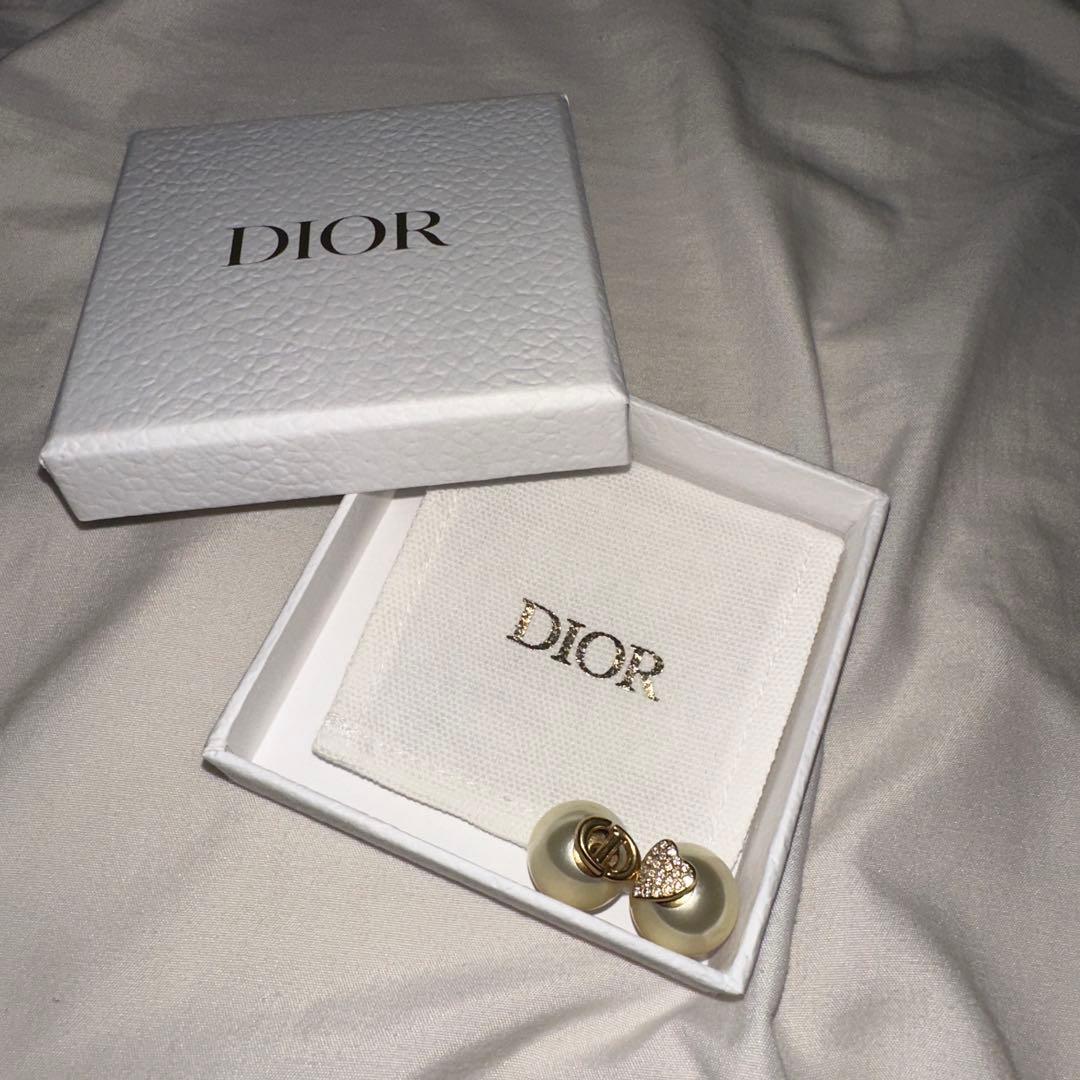 Dior ハート、ロゴ型アシンメトリーピアス