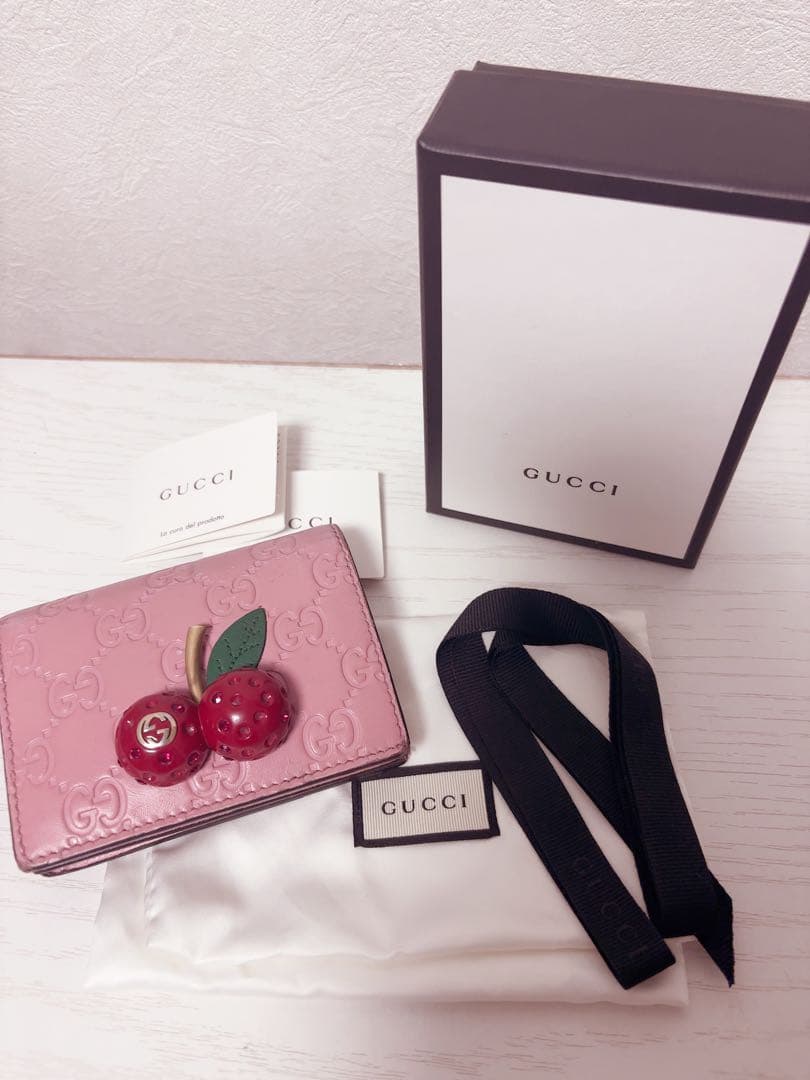 GUCCI 二つ折り財布 ピンク さくらんぼ