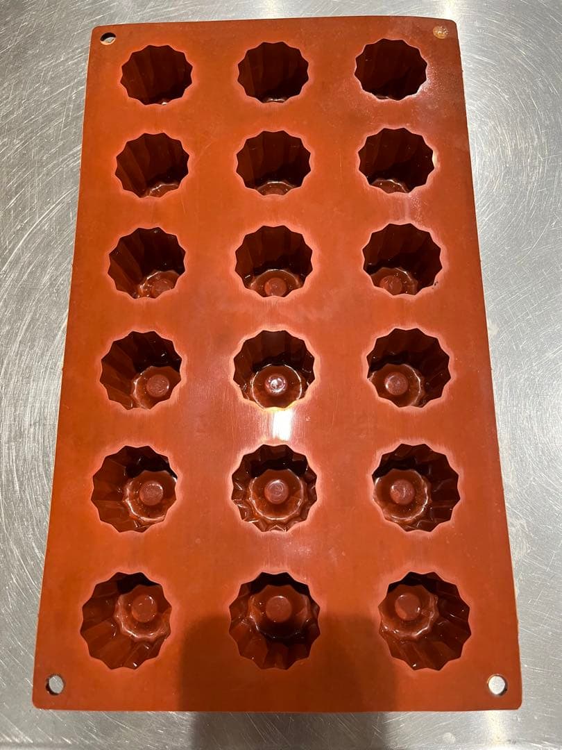 マ*ロ様 シリコマート カヌレ型 18個取れ 10枚セット