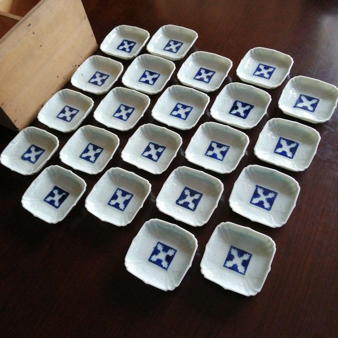 古伊万里　青白磁浮彫豆皿　22枚　8.5cm　江戸後期〜明治期