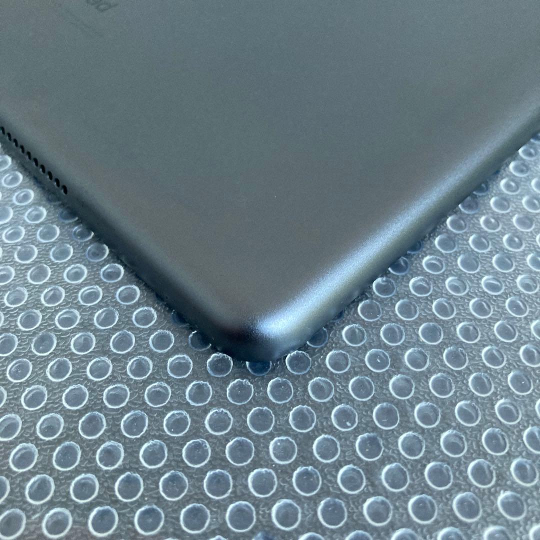 3779【早い者勝ち】電池最良好☆iPad8 第8世代 32GB SIMフリー☆