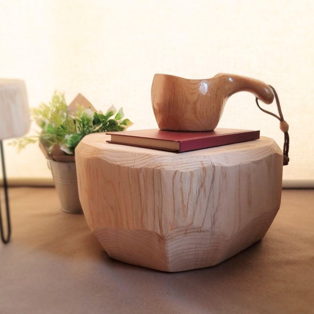 ナチュラルウッドのサイドテーブル 木の温もりとひのきの香り 椅子・花台