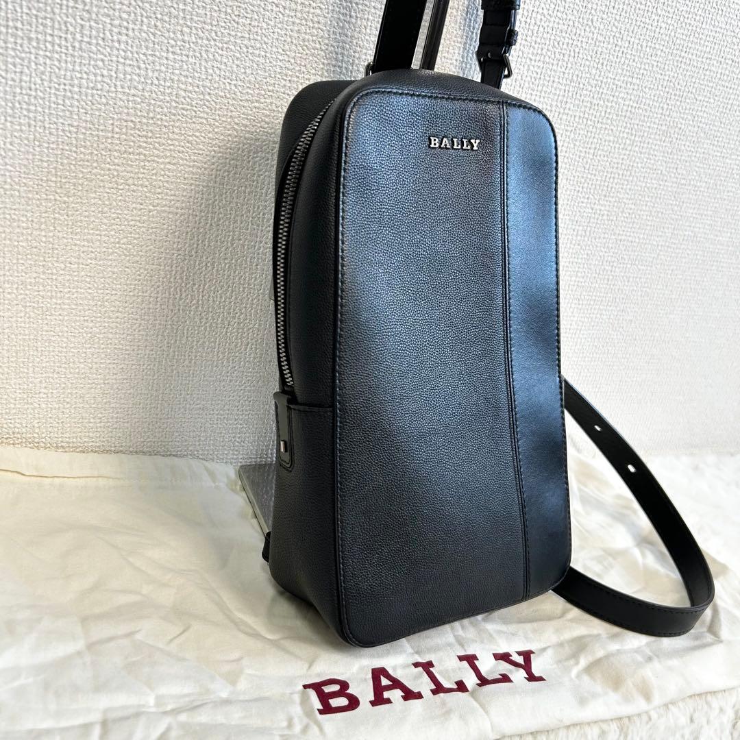 美品　\" BALLY \" Mythos シボ革　スリングバッグ ボディバッグ