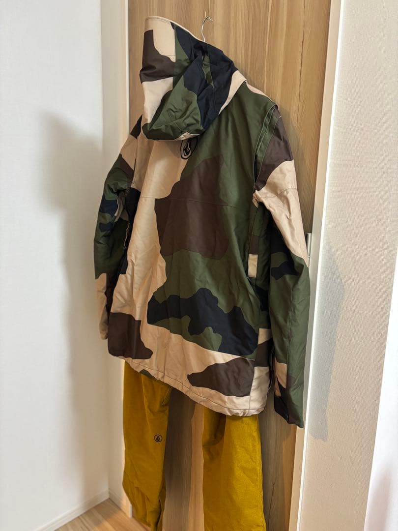 Volcom メンズスノーボードウェア カモフラージュ
