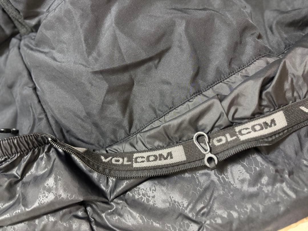 Volcom メンズスノーボードウェア カモフラージュ